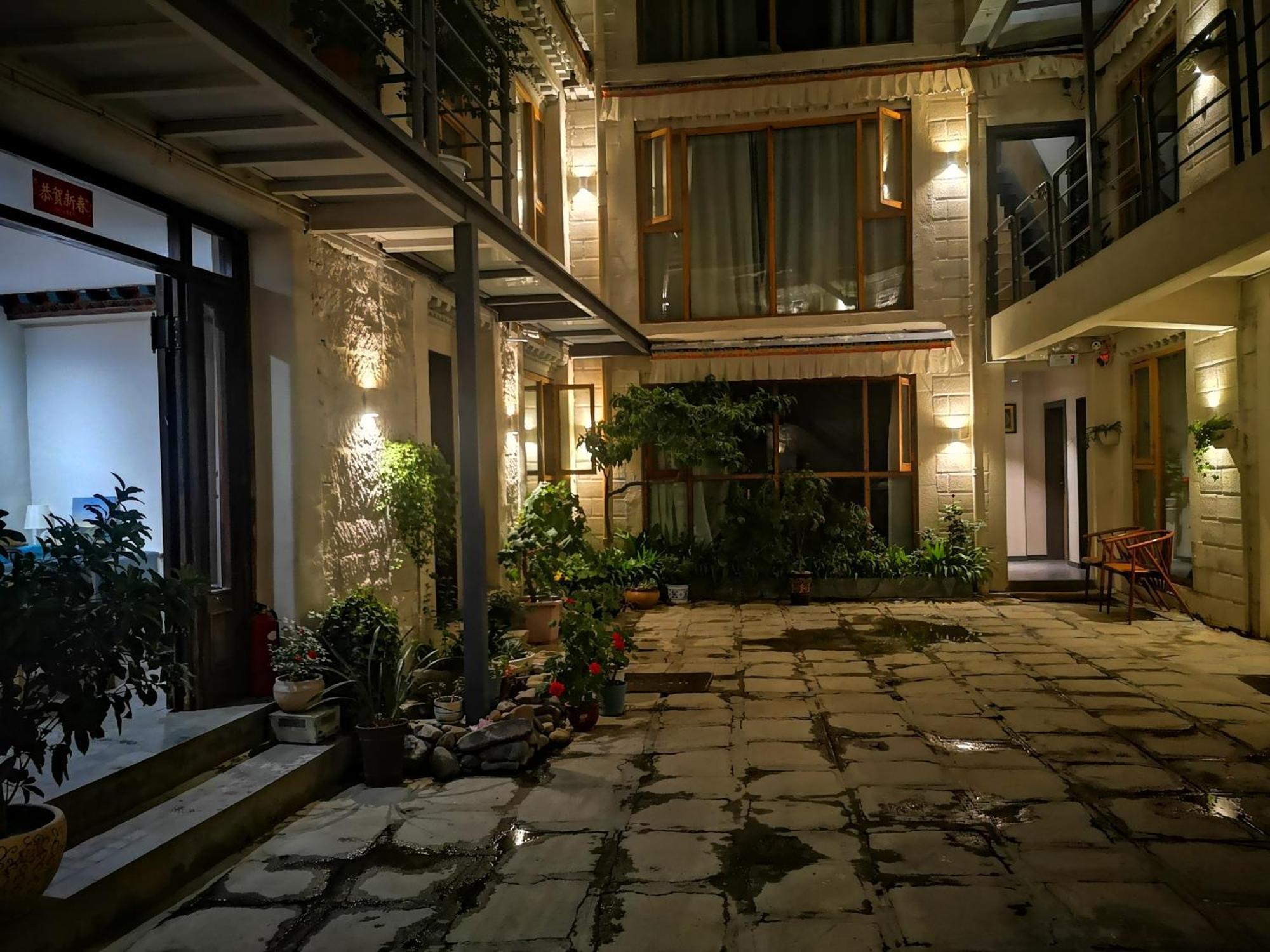 Fengma Feiyang Hostel Lhasa Buitenkant foto