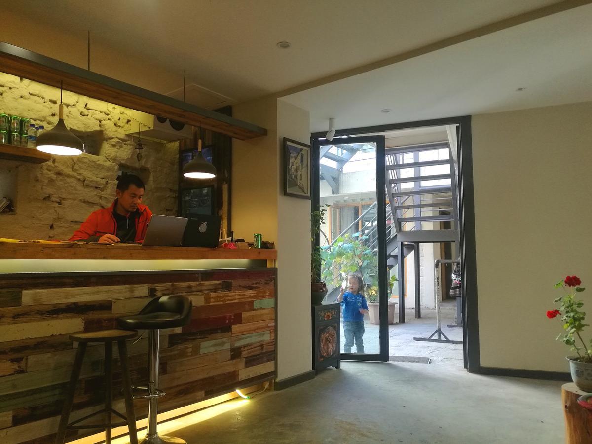 Fengma Feiyang Hostel Lhasa Buitenkant foto
